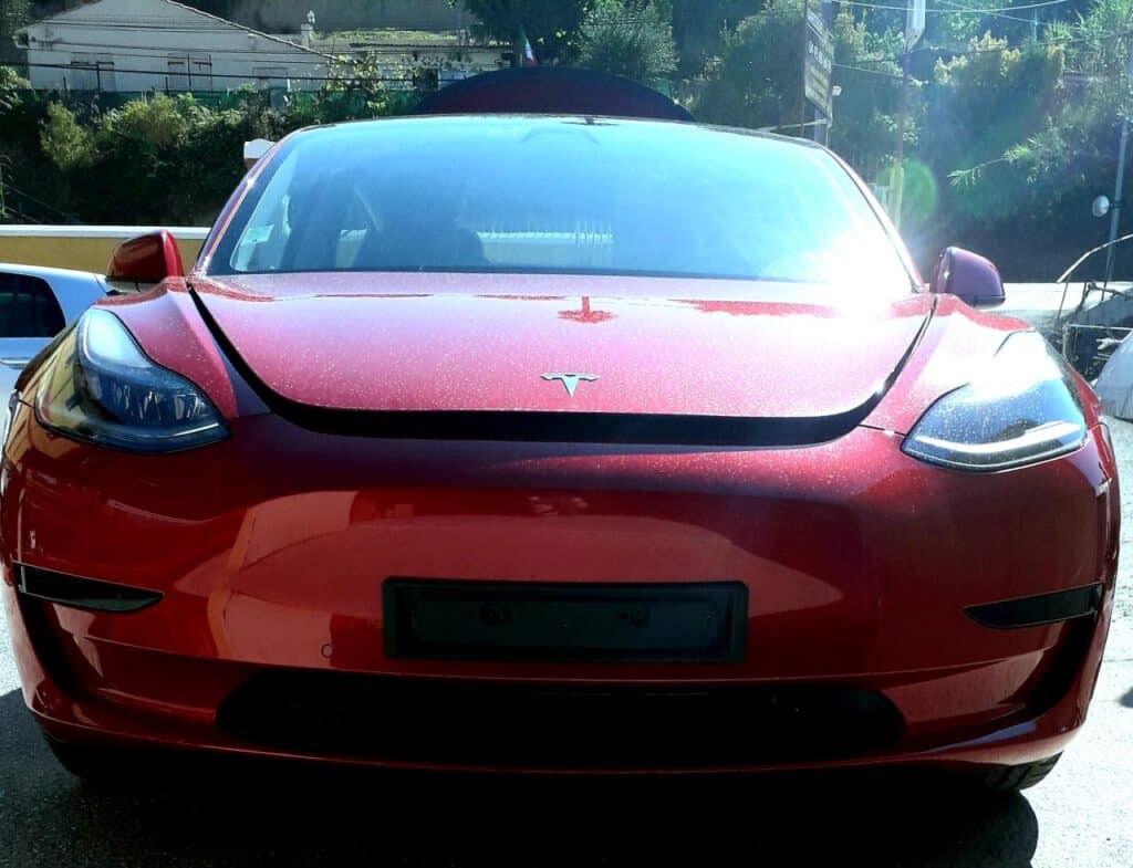 Tesla rouge