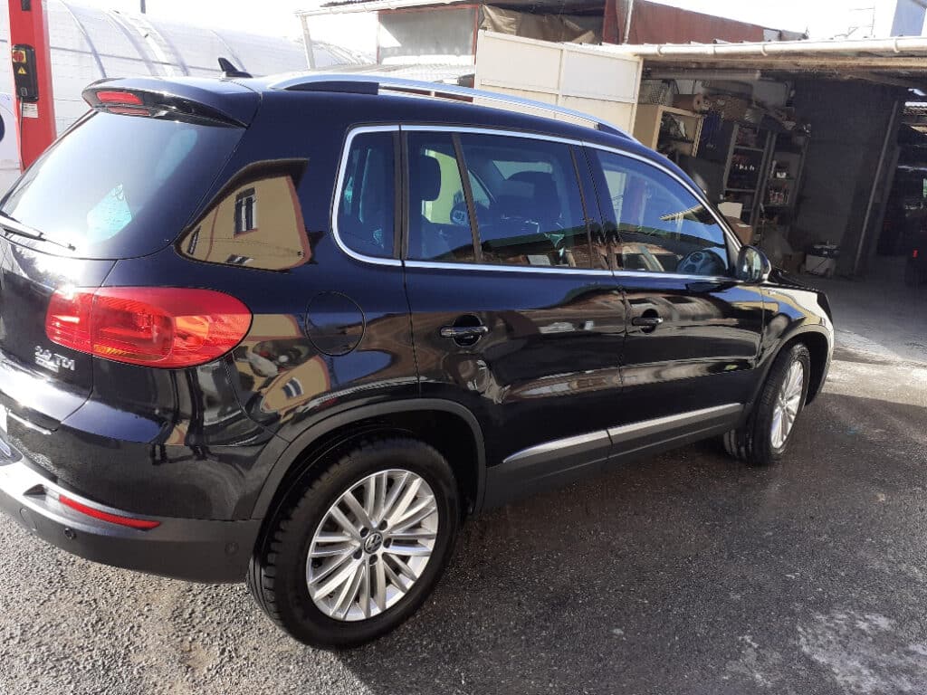 Carrosserie après voiture noire
